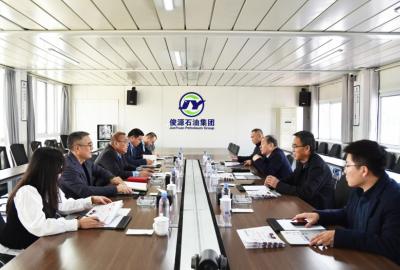 農(nóng)高區(qū)黨工委委員、管委會(huì)副主任曹永湖到俊源石油走訪(fǎng)
