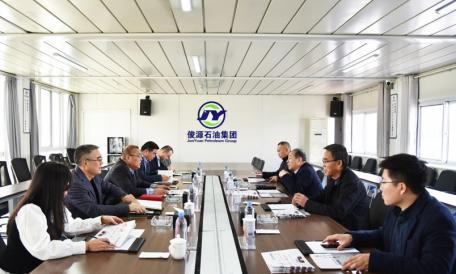 農(nóng)高區(qū)黨工委委員、管委會(huì)副主任曹永湖到俊源石油走訪